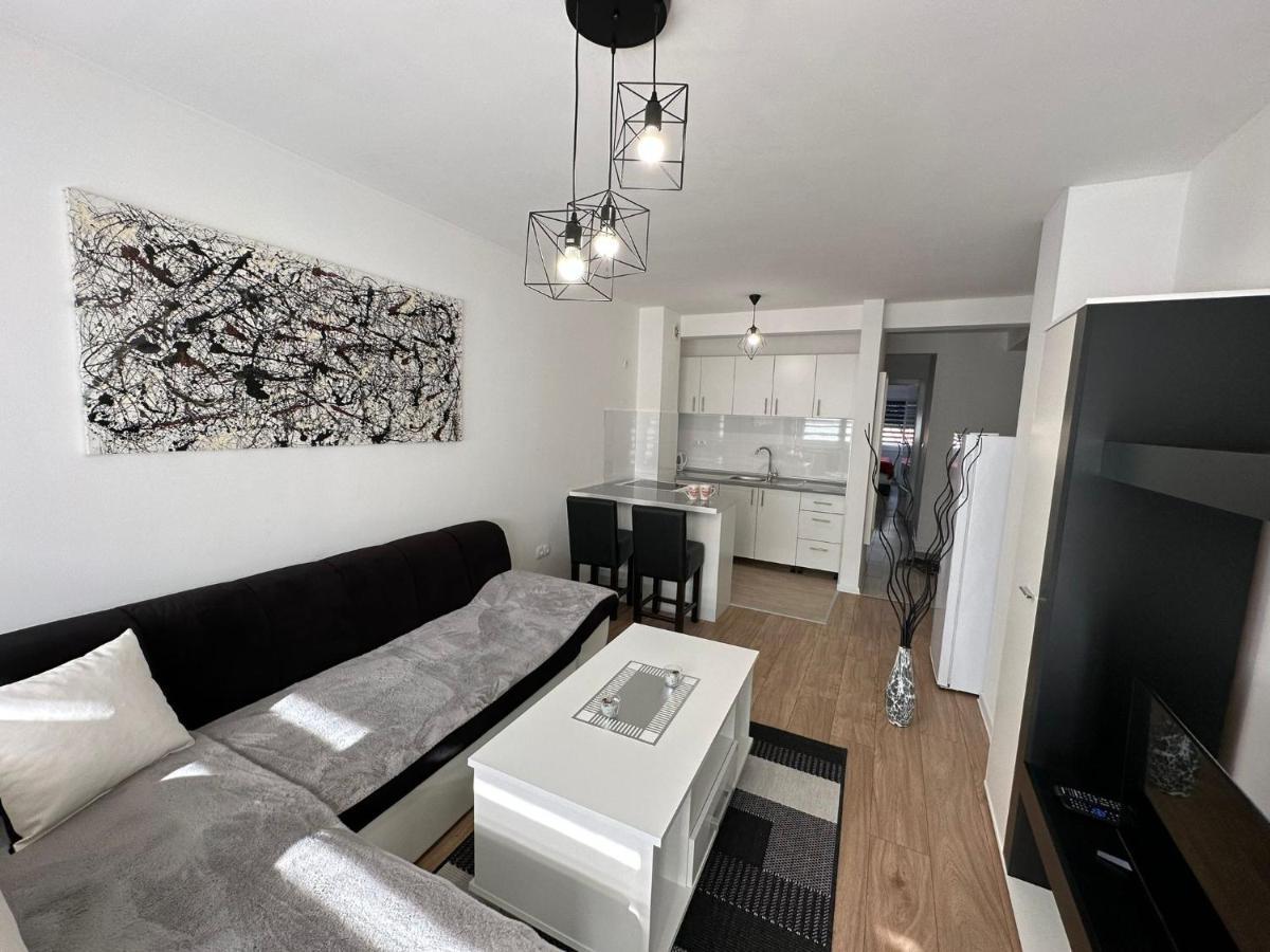 Stan Na Dan Mici Appartement Brčko Buitenkant foto