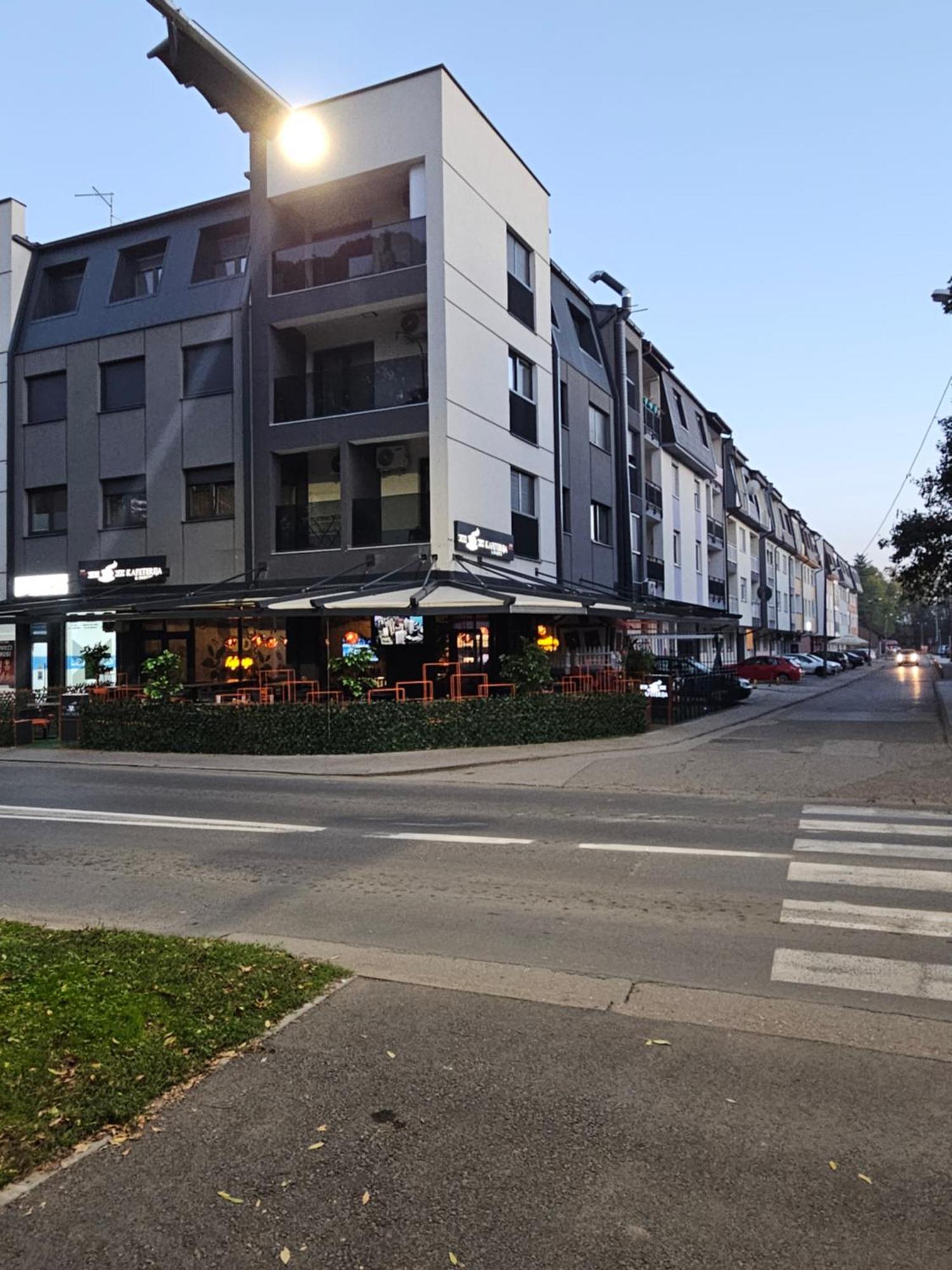 Stan Na Dan Mici Appartement Brčko Buitenkant foto
